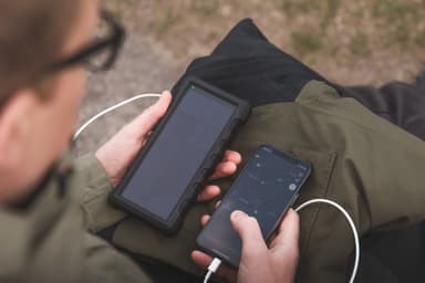 24 000 mAh utendørs solenergibank, svart