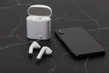 STREETZ True Wireless Grand semi-in-ear, etui på 350 mAh, hvit