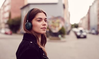 Libratone Q  Adapt on-ear trådløse hodetelefoner (sort)