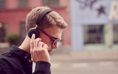Libratone Q  Adapt on-ear trådløse hodetelefoner (sort)