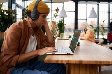 JBL Tune 770NC trådløse around-ear hodetelefoner (sort)