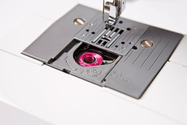 Brother X14s nybegynnervennlig symaskin med drop-in opprullingssystem