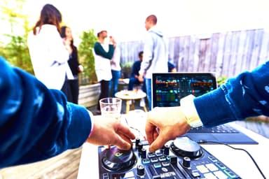Hercules DJControl Instinct P8