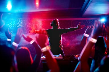 Hercules DJControl Instinct P8 Party Pack