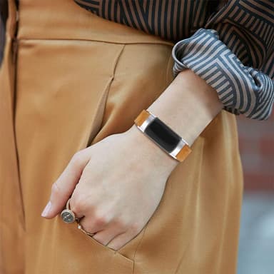 Fitbit Charge 5 armbånd i ekte skinn Brun