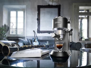 DeLonghi Dedica kaffemaskin EC685.BK (sort)