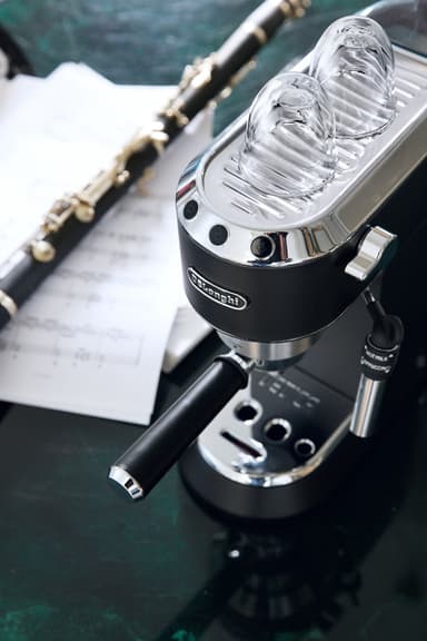 DeLonghi Dedica kaffemaskin EC685.BK (sort)