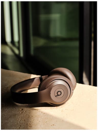 Beats Studio Pro trådløse around-ear hodetelefoner (dyp brun)
