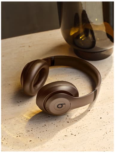 Beats Studio Pro trådløse around-ear hodetelefoner (dyp brun)