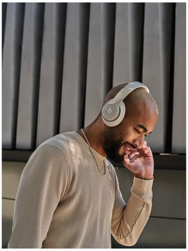 Beats Studio Pro trådløse around-ear hodetelefoner (sandstein)