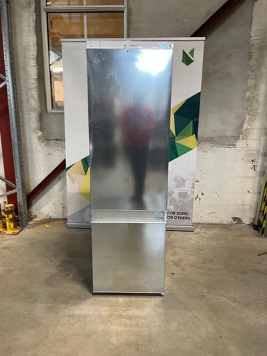 Siemens KI87V5SF0 Integrert kjøleskap - brukt