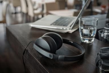 Sennheiser HD 4.20S around-ear hodetelefoner (sort)