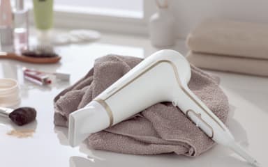 Philips DryCare Advanced hårføner HP8232/00 (hvit)