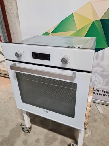 Beko stekeovn med pyrolyse BIM243E0WP (hvit) - brukt
