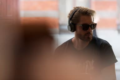 Urbanista Seattle trådløse on-ear-hodetelefoner (sort)
