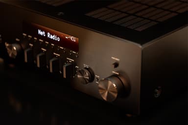 Yamaha RN600A 2.0 nettverksbasert stereomottaker (sort)