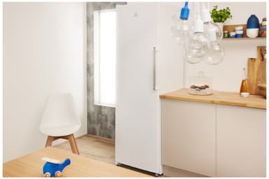 Indesit fryseskap UI8F2CW (hvit)