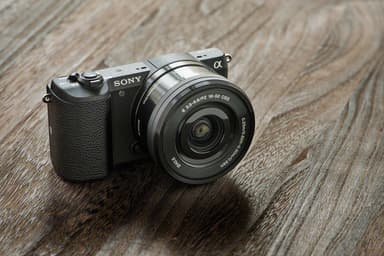 Sony Alpha A5100 systemkamera + 16-50 mm objektiv (sort)