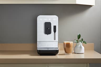 Smeg kaffemaskin BCC02BLMEU (sort)
