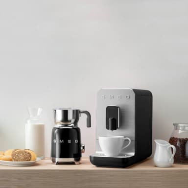 Smeg kaffemaskin BCC01BLMEU (sort)
