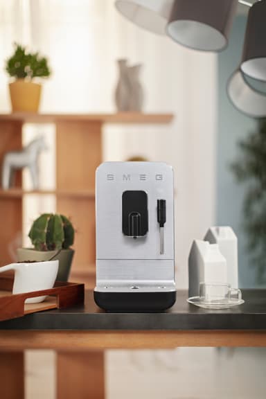 Smeg kaffemaskin BCC02BLMEU (sort)