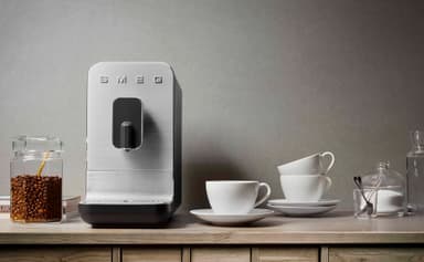 Smeg kaffemaskin BCC01BLMEU (sort)