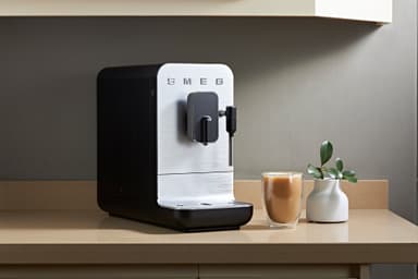 Smeg kaffemaskin BCC02BLMEU (sort)