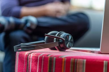 HP Poly Voyager Focus 2 MS Teams headset USB-A med ladestativ