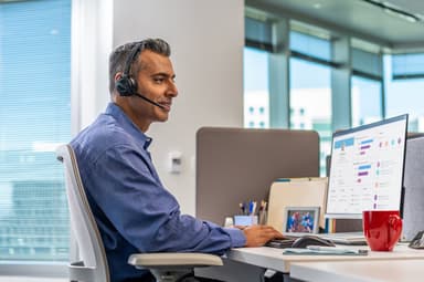 HP Poly Savi 8210 headsett med base