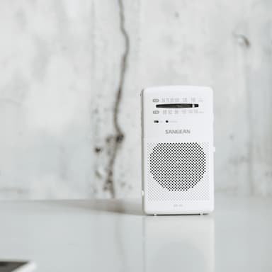 Sangean SR-35 bærbar analog radio (hvit)