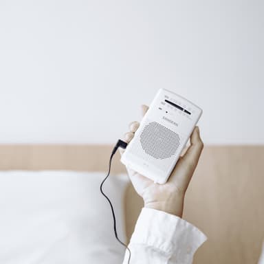 Sangean SR-35 bærbar analog radio (hvit)
