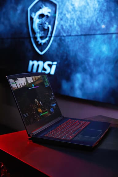 MSI GF63-472 15,6" bærbar gaming-PC (sort)