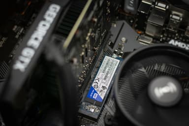Edge E-Sport stasjonær gaming-PC 1660Ti/AMD (sort)