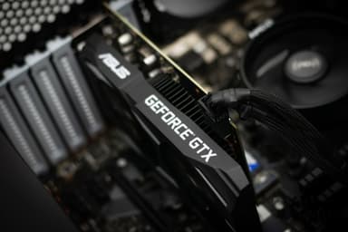 Edge E-Sport stasjonær gaming-PC 1660Ti/AMD (sort)