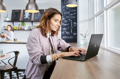 HP Envy x360 13-ar0800no 13,3" 2-i-1 bærbar PC (sort)