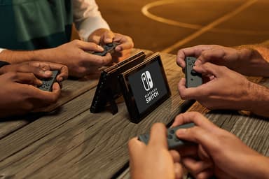 Nintendo Switch spillkonsoll 2019 med grå Joy-Con-kontrollere