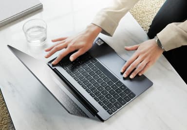 Huawei MateBook 13 2019 i7/512 GB/MX250 13" bærbar PC (grå)
