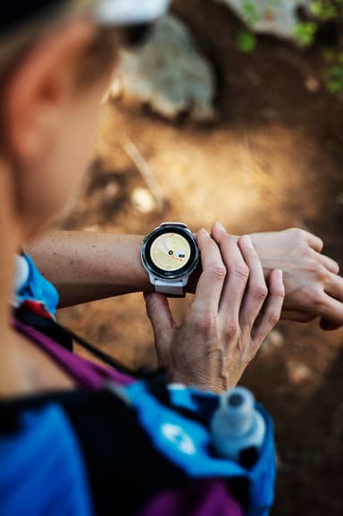 Suunto 7 multisportsklokke med GPS (white burgundy)