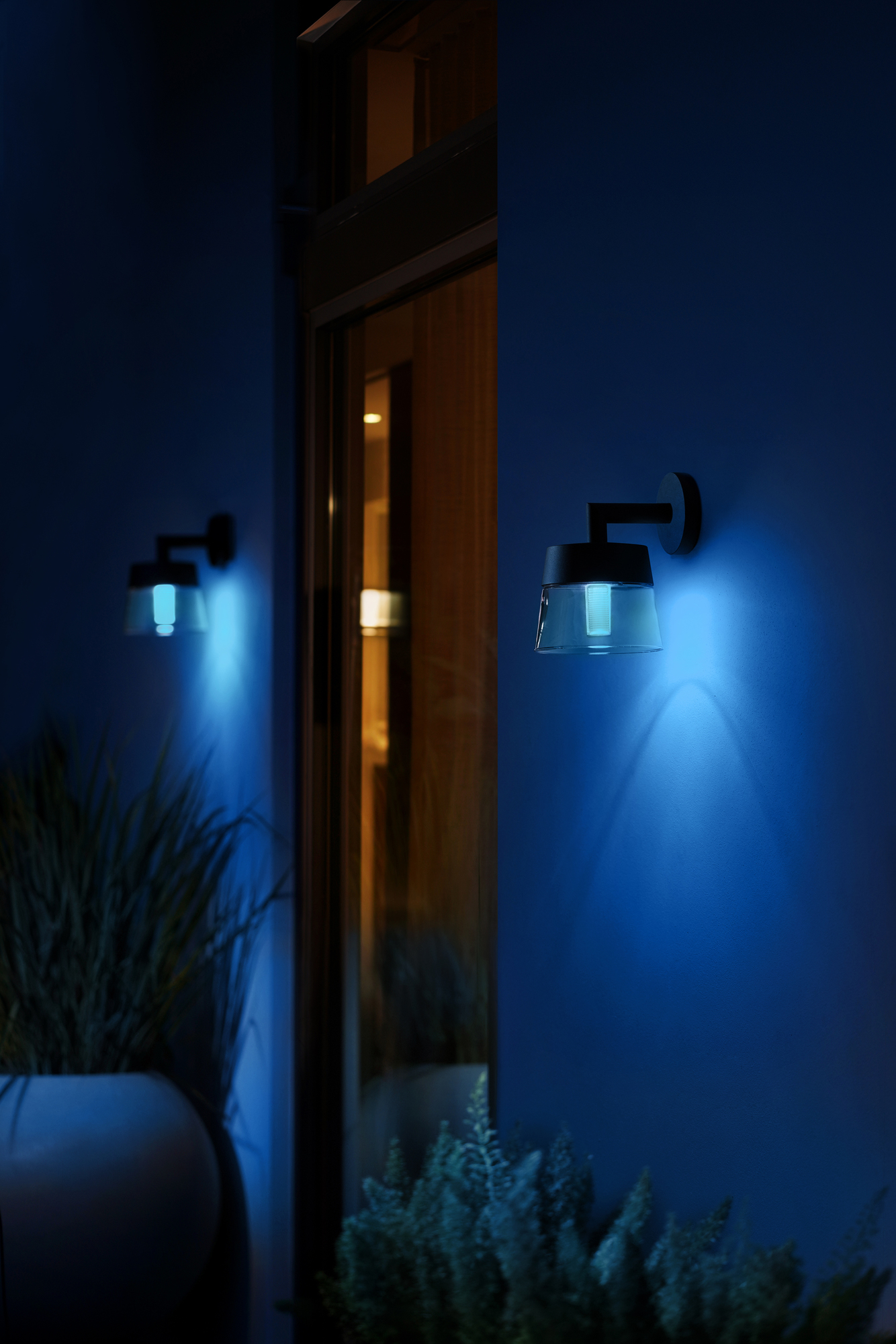 Philips Hue Attract vegglampe (sort)