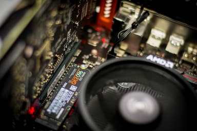 DreamHack Gaming v2 stasjonær gaming-PC