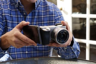 Sony Alpha A6000 systemkamera og 16-50 mm obj. (sølv)