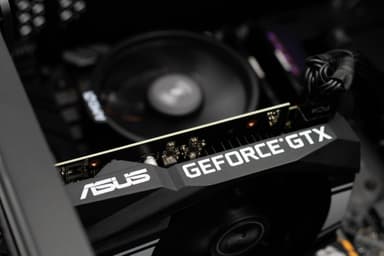 Edge Genesis 1 stasjonær gaming-PC
