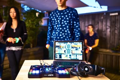 Hercules DJControl Instinct P8