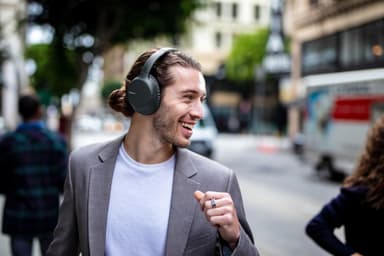 Sony WH-CH710 trådløse around-ear hodetelefoner (sort)