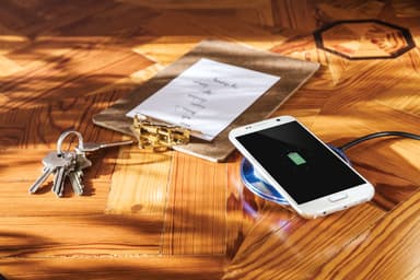 Trust Yudo Qi 5W trådløs lader til smarttelefon (sort)