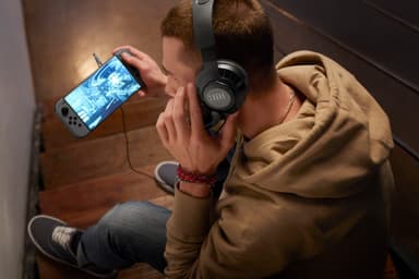 JBL Quantum 200 gaming headset