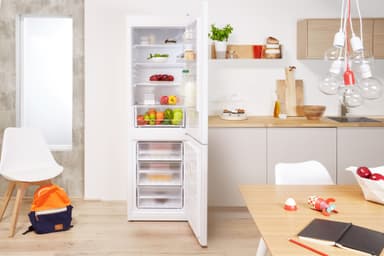 Indesit kombiskap LR8S1W (hvit)