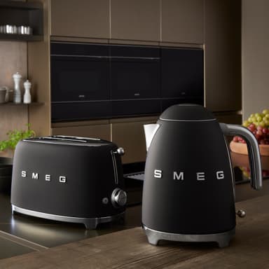 Smeg 50's style vannkoker KLF03 (matt sort)