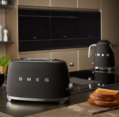 Smeg brødrister TSF01BLMEU (matt sort)