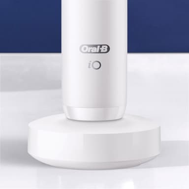 Oral-B iO7 elektrisk tannbørste IO7WH (hvit)